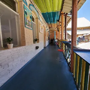 旅馆 El, 第比利斯